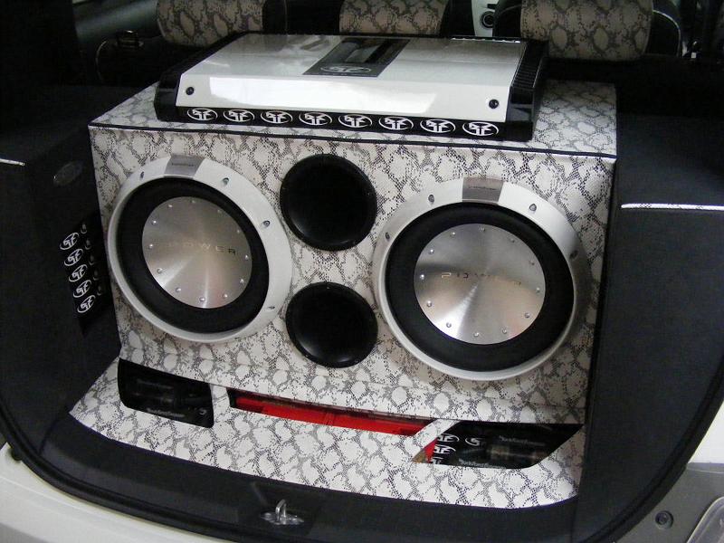 Daihatsu_Rockford_Fosgate11.JPG