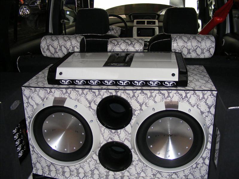 Daihatsu_Rockford_Fosgate21.JPG
