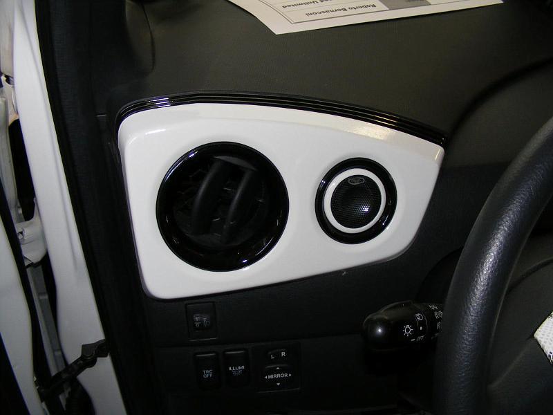 Daihatsu_Rockford_Fosgate28.JPG